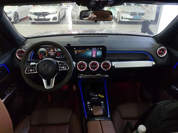 Фото 10 - Mercedes-Benz GLB-Class