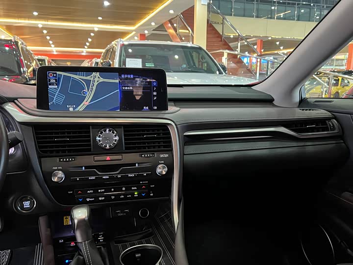 Фото 13 - Lexus RX