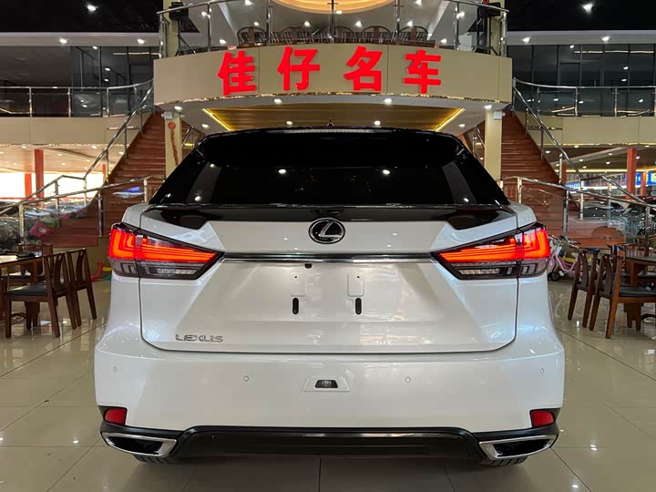 Фото 4 - Lexus RX