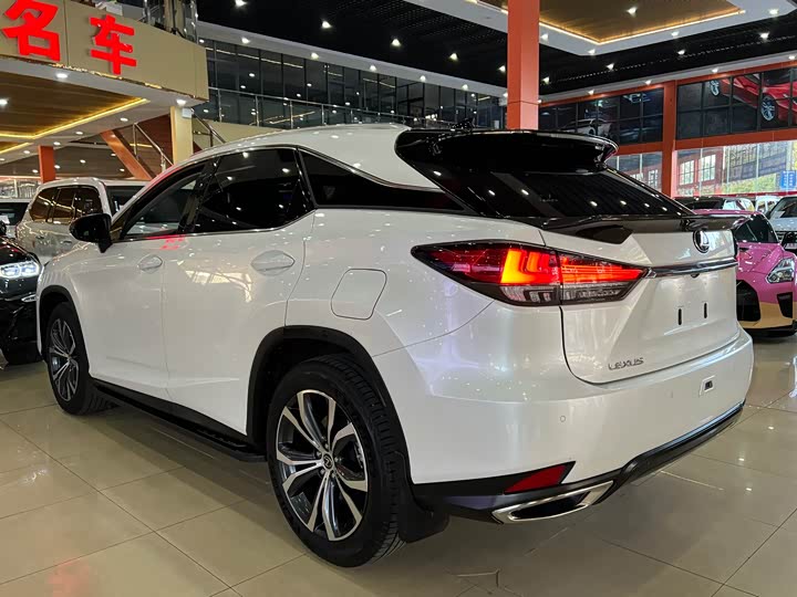 Фото 6 - Lexus RX