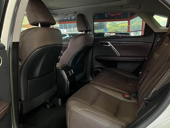 Фото 8 - Lexus RX