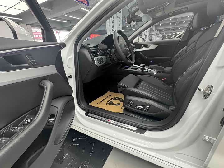 Фото 10 - Audi A4L