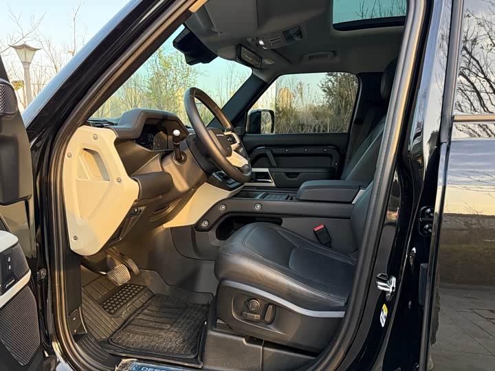 Фото 12 - Land Rover Defender