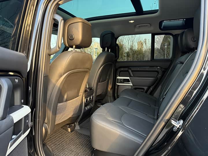 Фото 16 - Land Rover Defender