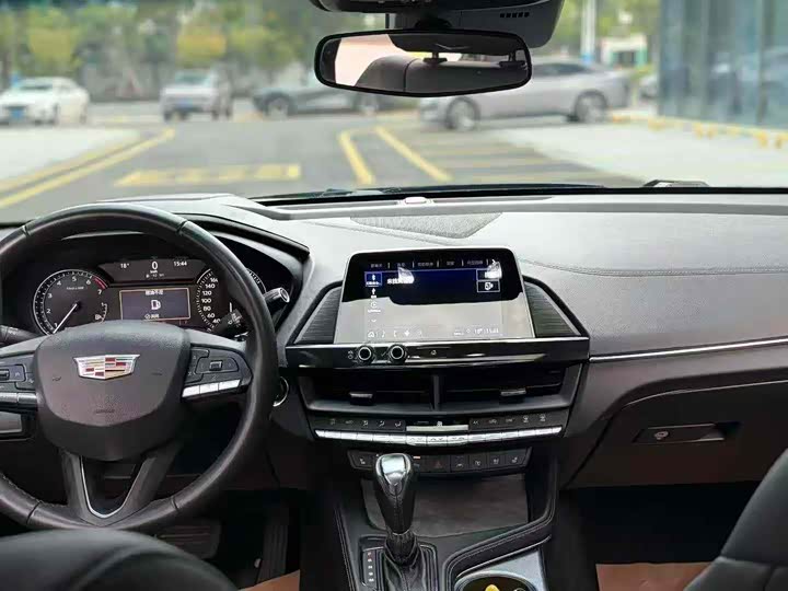 Фото 6 - Cadillac CT4