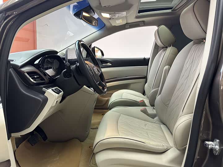 Фото 15 - Buick GL8 ES