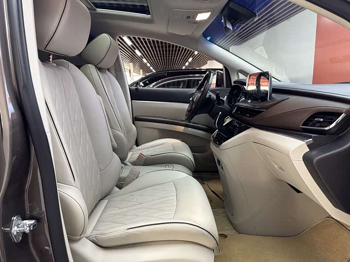 Фото 16 - Buick GL8 ES