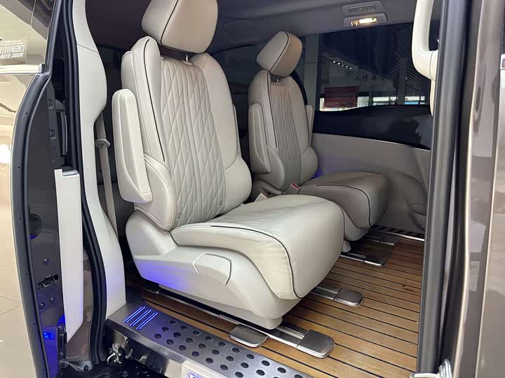 Фото 18 - Buick GL8 ES