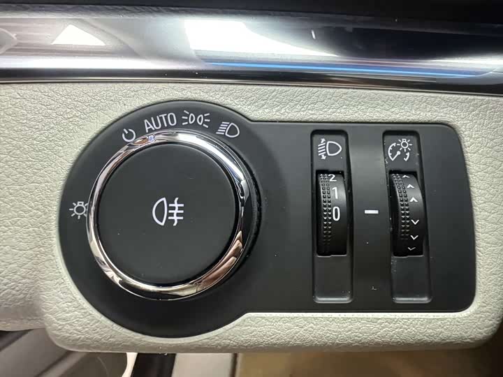 Фото 24 - Buick GL8 ES