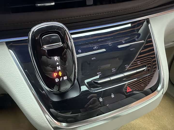 Фото 25 - Buick GL8 ES