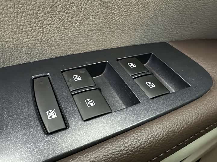 Фото 30 - Buick GL8 ES