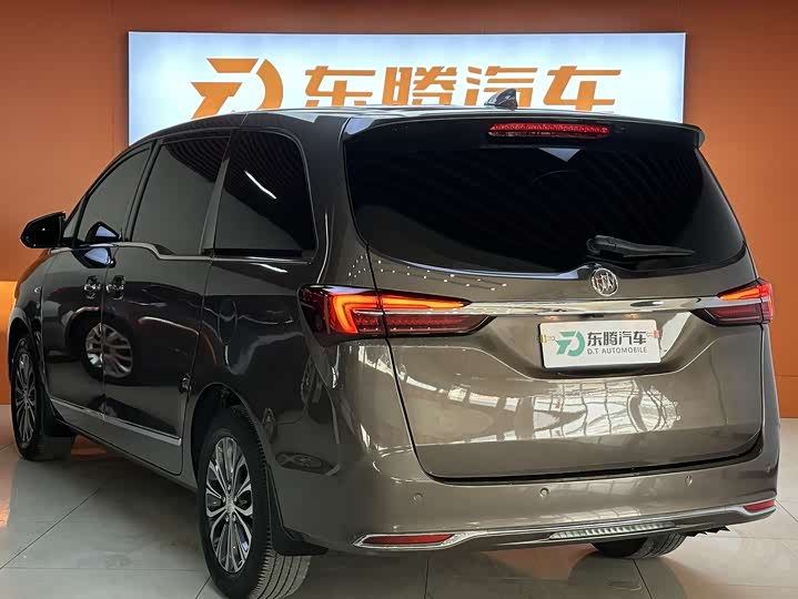 Фото 8 - Buick GL8 ES