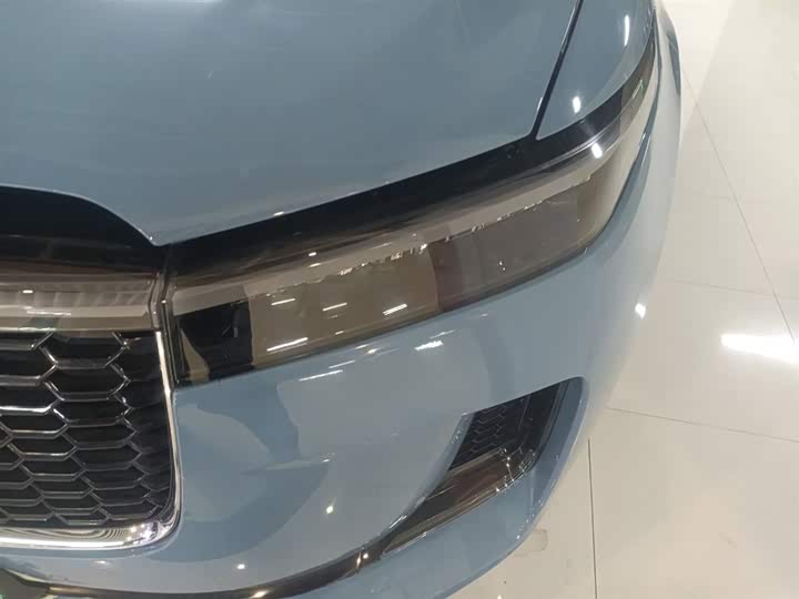 Фото 24 - LiXiang One