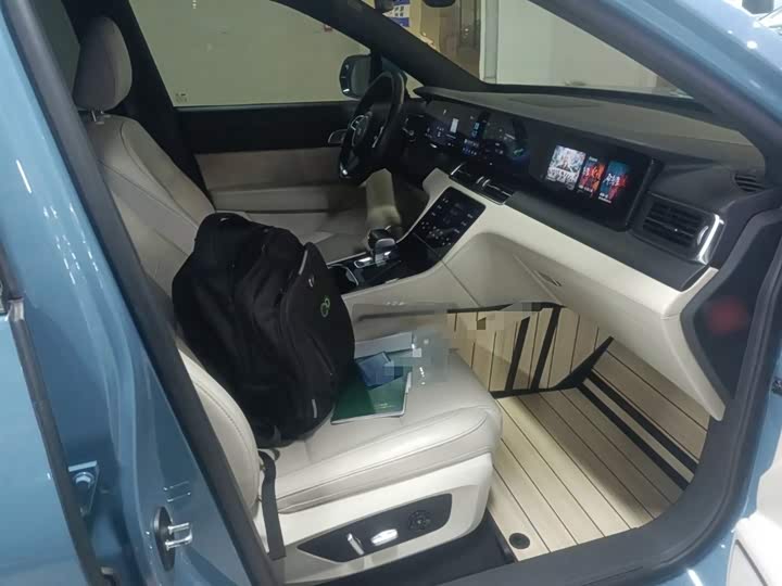 Фото 25 - LiXiang One