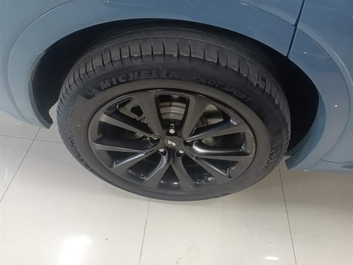 Фото 26 - LiXiang One