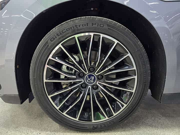 Фото 14 - BYD Han