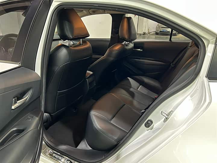 Фото 10 - Toyota Corolla