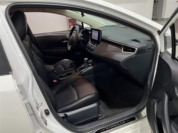 Фото 17 - Toyota Corolla