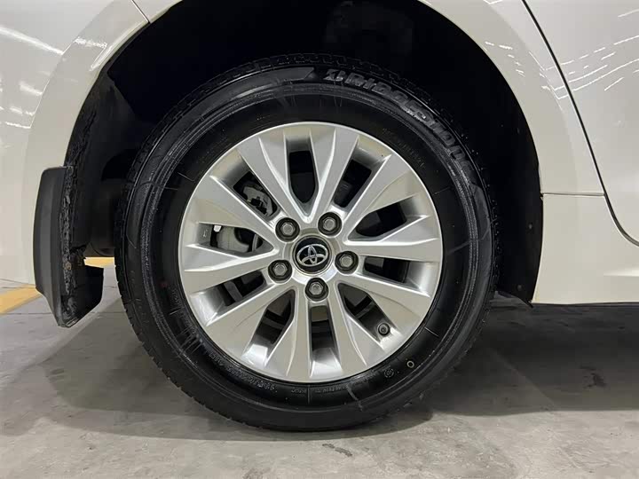 Фото 18 - Toyota Corolla