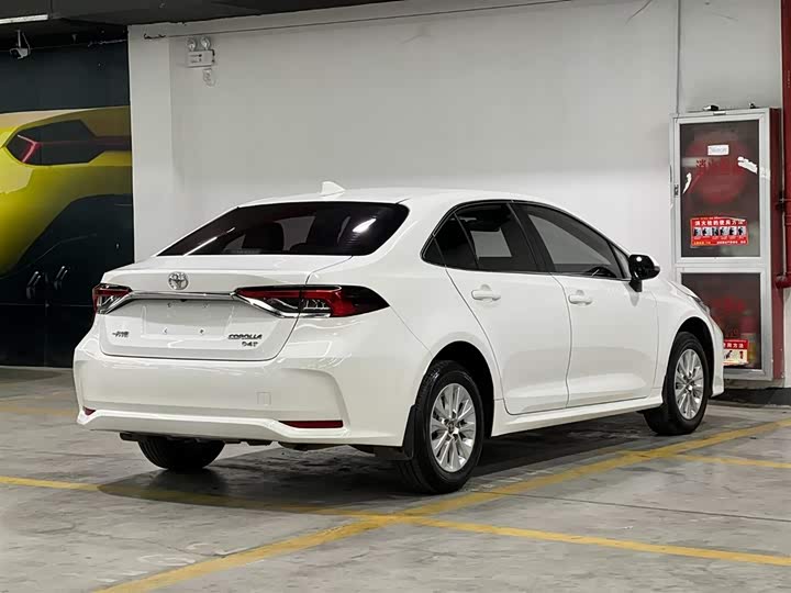 Фото 5 - Toyota Corolla