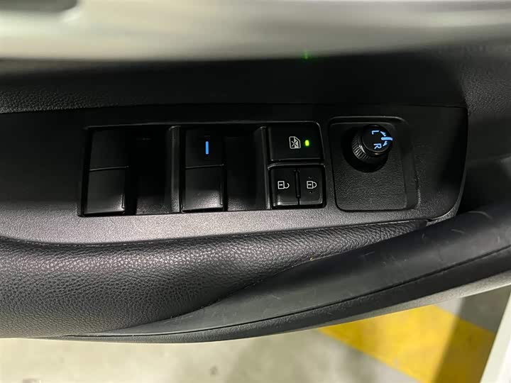 Фото 9 - Toyota Corolla