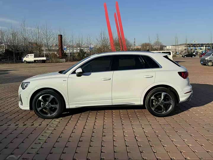 Фото 4 - Audi Q3