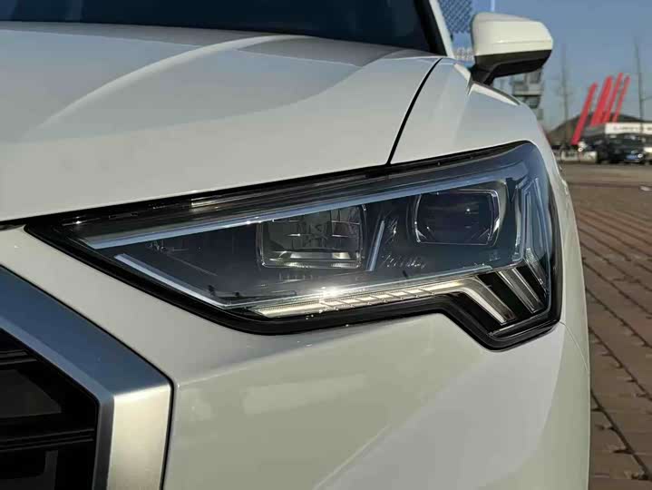 Фото 8 - Audi Q3