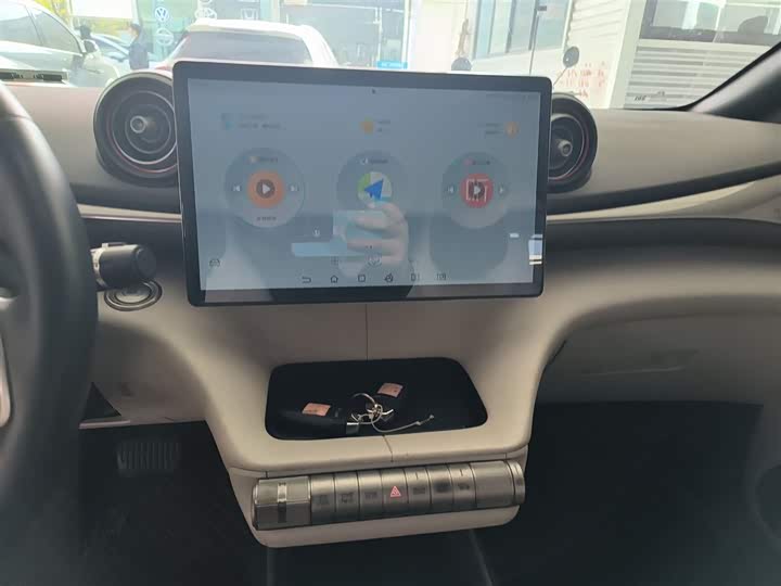 Фото 12 - BYD Dolphin