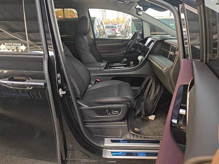 Фото 25 - GAC Trumpchi M8