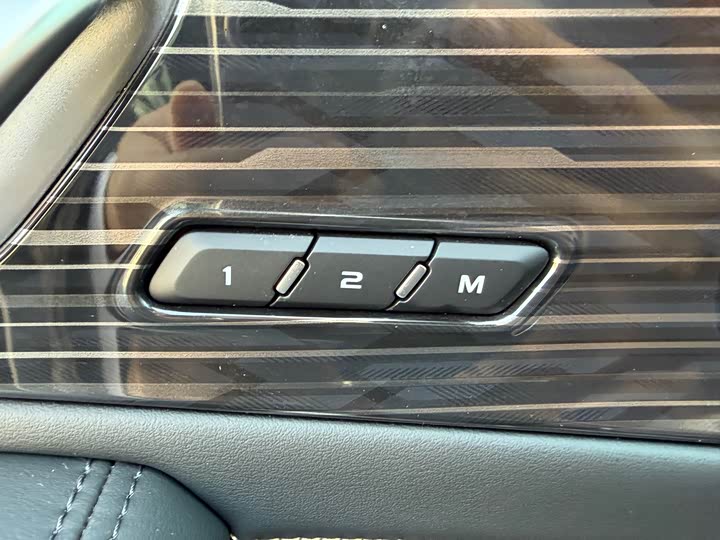 Фото 15 - Geely Monjaro