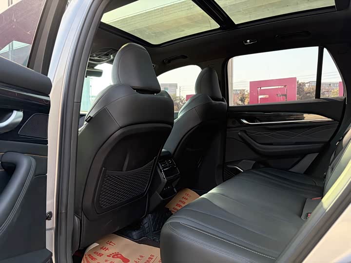 Фото 7 - Geely Monjaro