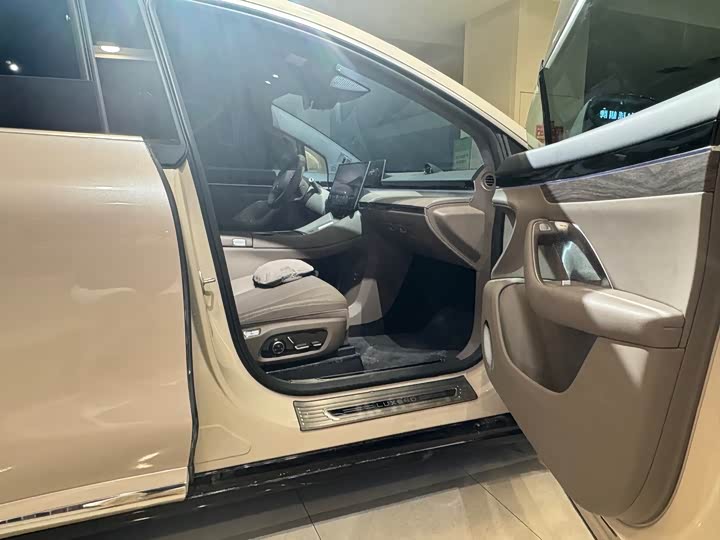 Фото 12 - Luxeed R7