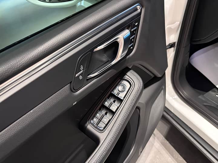 Фото 16 - Porsche Macan