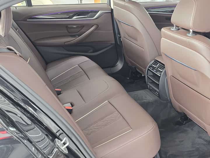 Фото 14 - BMW 5 Series