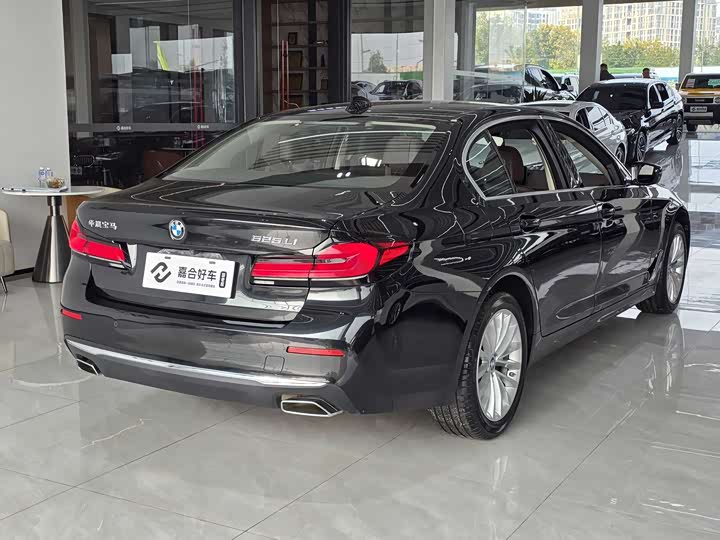 Фото 17 - BMW 5 Series