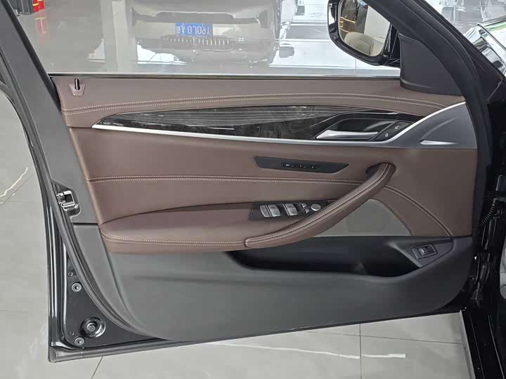 Фото 5 - BMW 5 Series