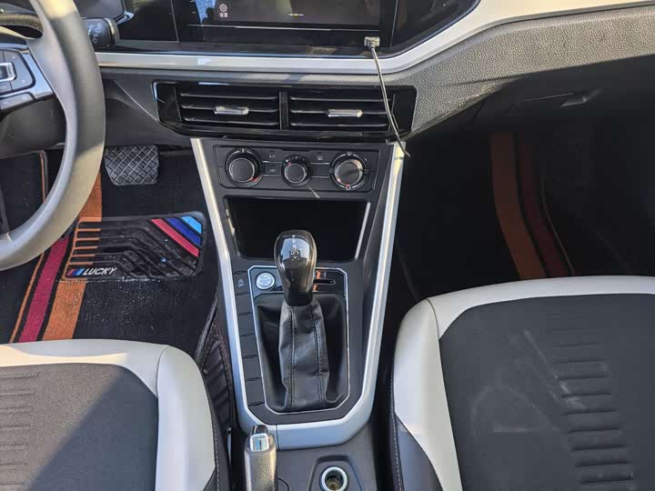 Фото 17 - Volkswagen Polo