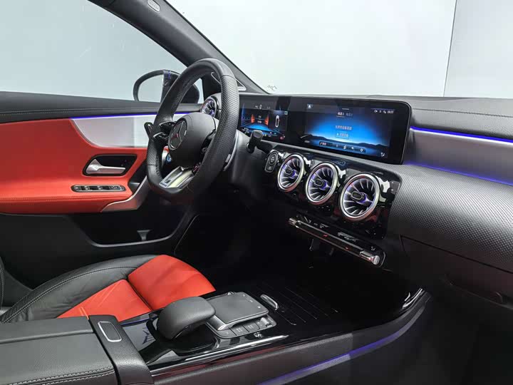 Фото 11 - Mercedes-Benz A-Class AMG