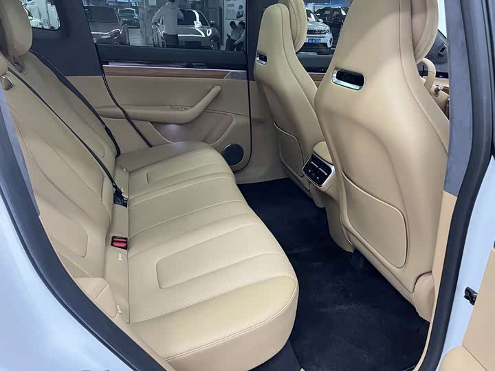 Фото 11 - Luxeed R7