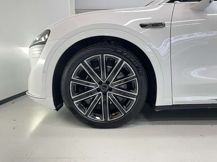 Фото 4 - Luxeed R7