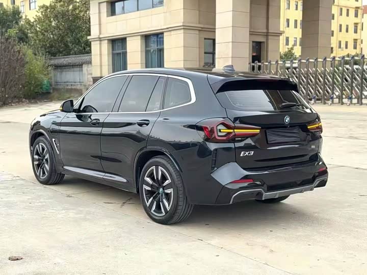 Фото 6 - BMW iX3