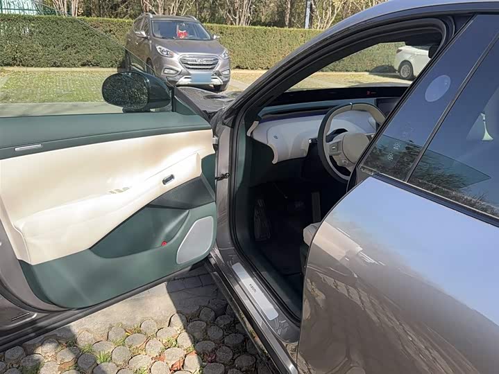 Фото 15 - Xiaomi YU7