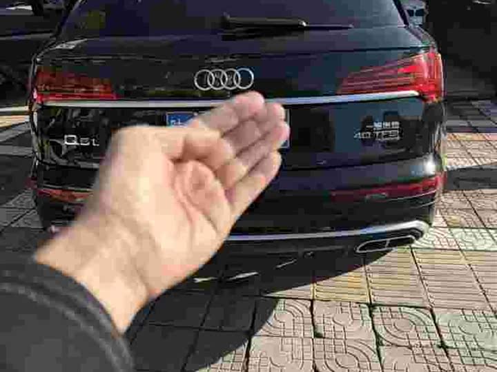 Фото 2 - Audi Q5L