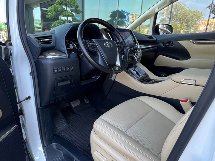 Фото 2 - Toyota Vellfire