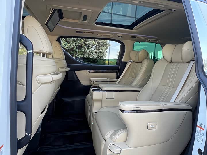 Фото 3 - Toyota Vellfire