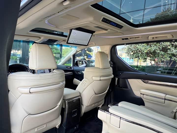 Фото 5 - Toyota Vellfire