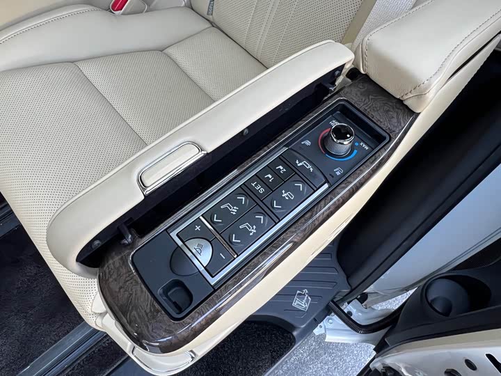 Фото 6 - Toyota Vellfire