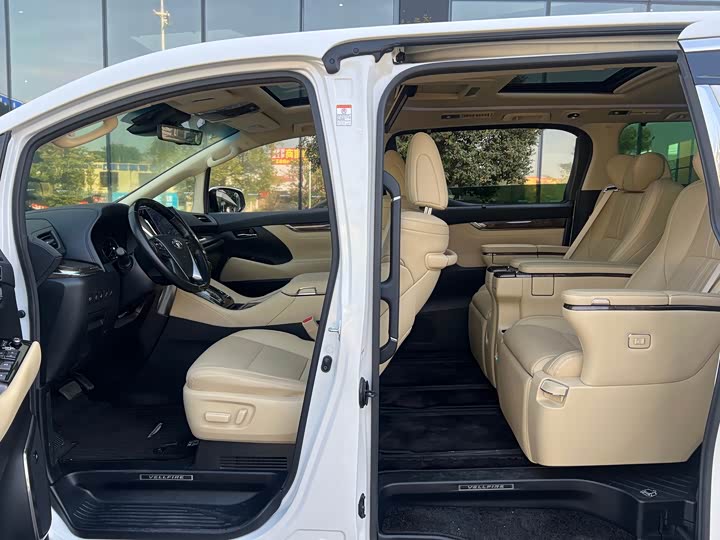 Фото 8 - Toyota Vellfire