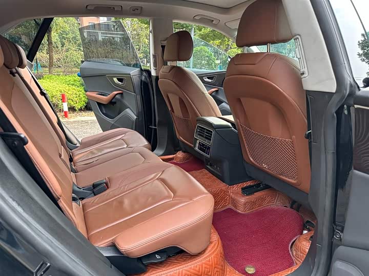 Фото 11 - Audi Q8