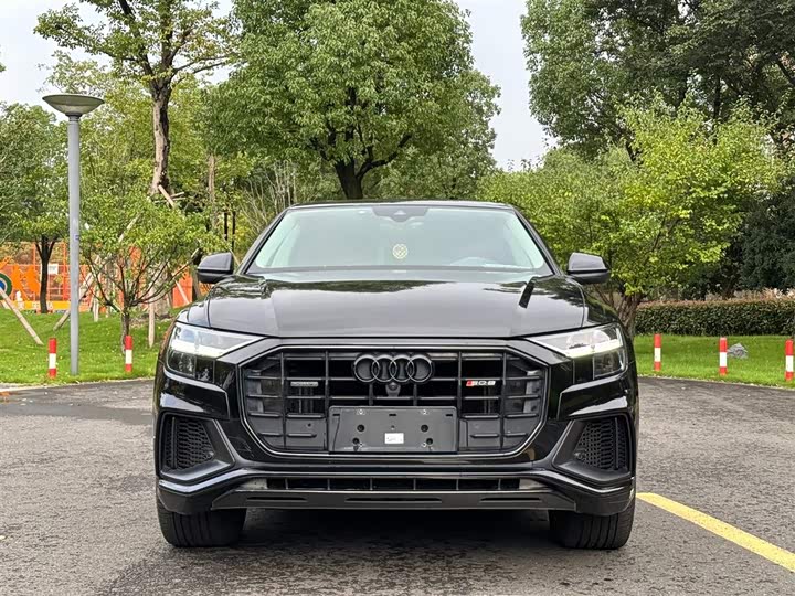 Фото 2 - Audi Q8